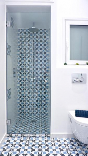 Central, Bright Apt in Athens near Metro